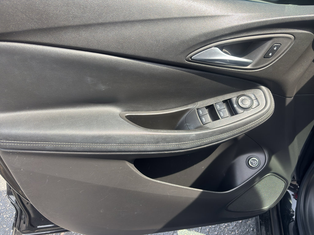 Used 2022 Buick Encore GX Select w/ Sport Touring Package FWD image 13