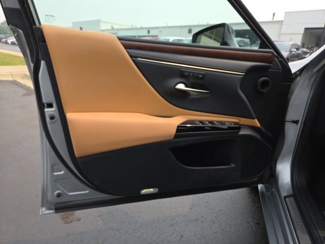 Used 2023 Lexus ES 350 w/ Premium Package FWD image 10