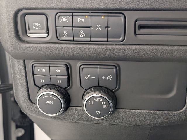 Used 2023 Chevrolet Suburban Premier image 15