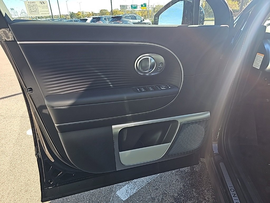 New 2026 Hyundai Ioniq 9 Limited image 10