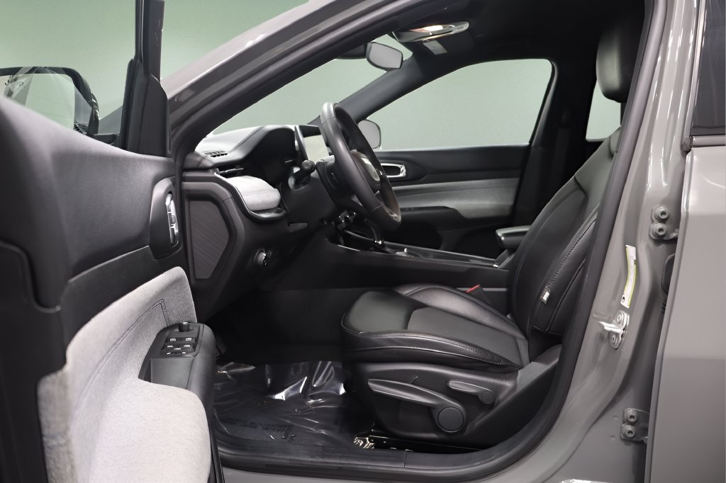 Used 2024 Jeep Compass Latitude AWD/4WD image 14