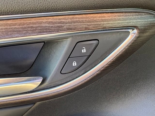 Used 2023 Buick Envision Avenir AWD/4WD image 13
