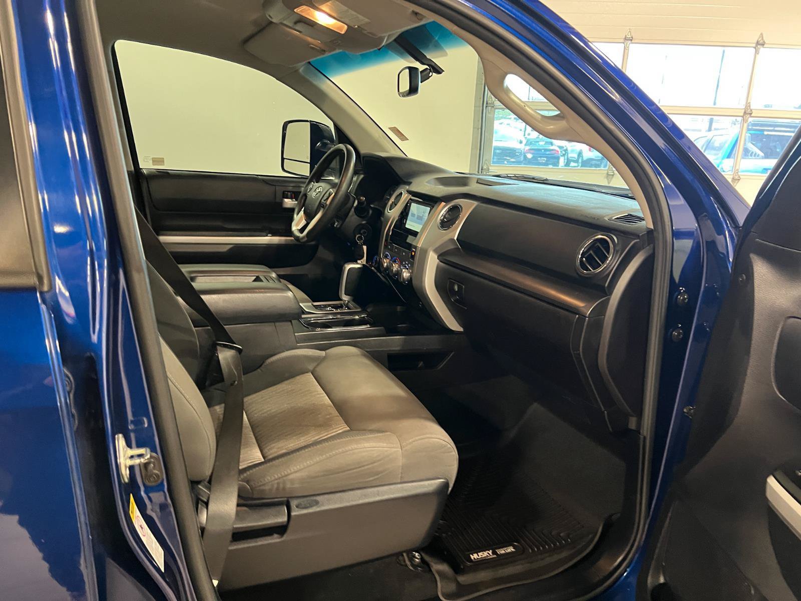 Used 2015 Toyota Tundra SR5 w/ SR5 Upgrade Package AWD/4WD image 37