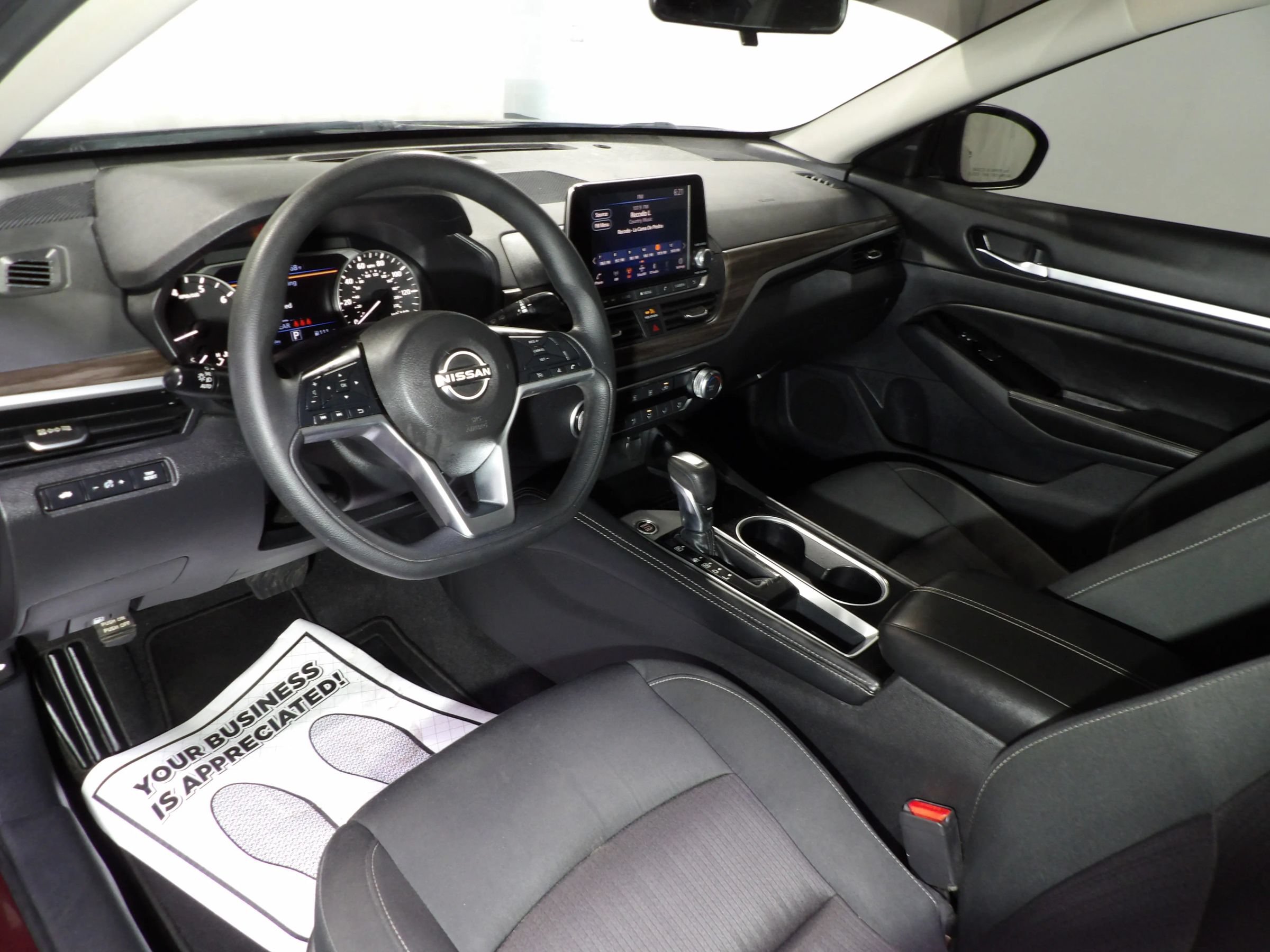 Used 2023 Nissan Altima 2.5 SV FWD image 11