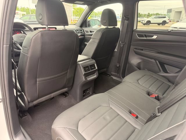 Certified 2025 Volkswagen Atlas Cross Sport SEL R-Line AWD/4WD image 14
