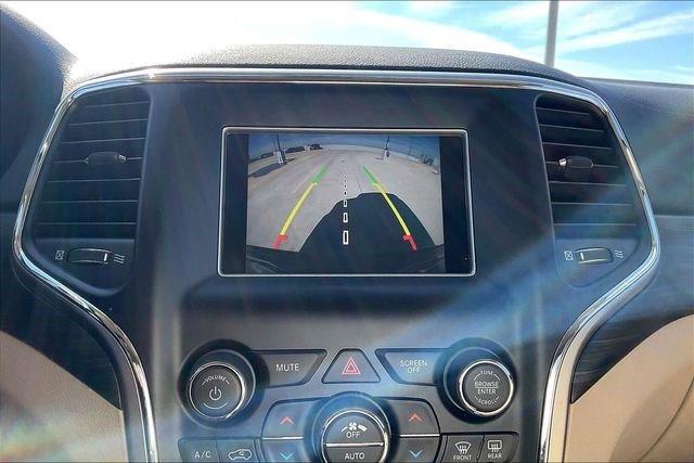 Used 2019 Jeep Grand Cherokee Laredo image 26