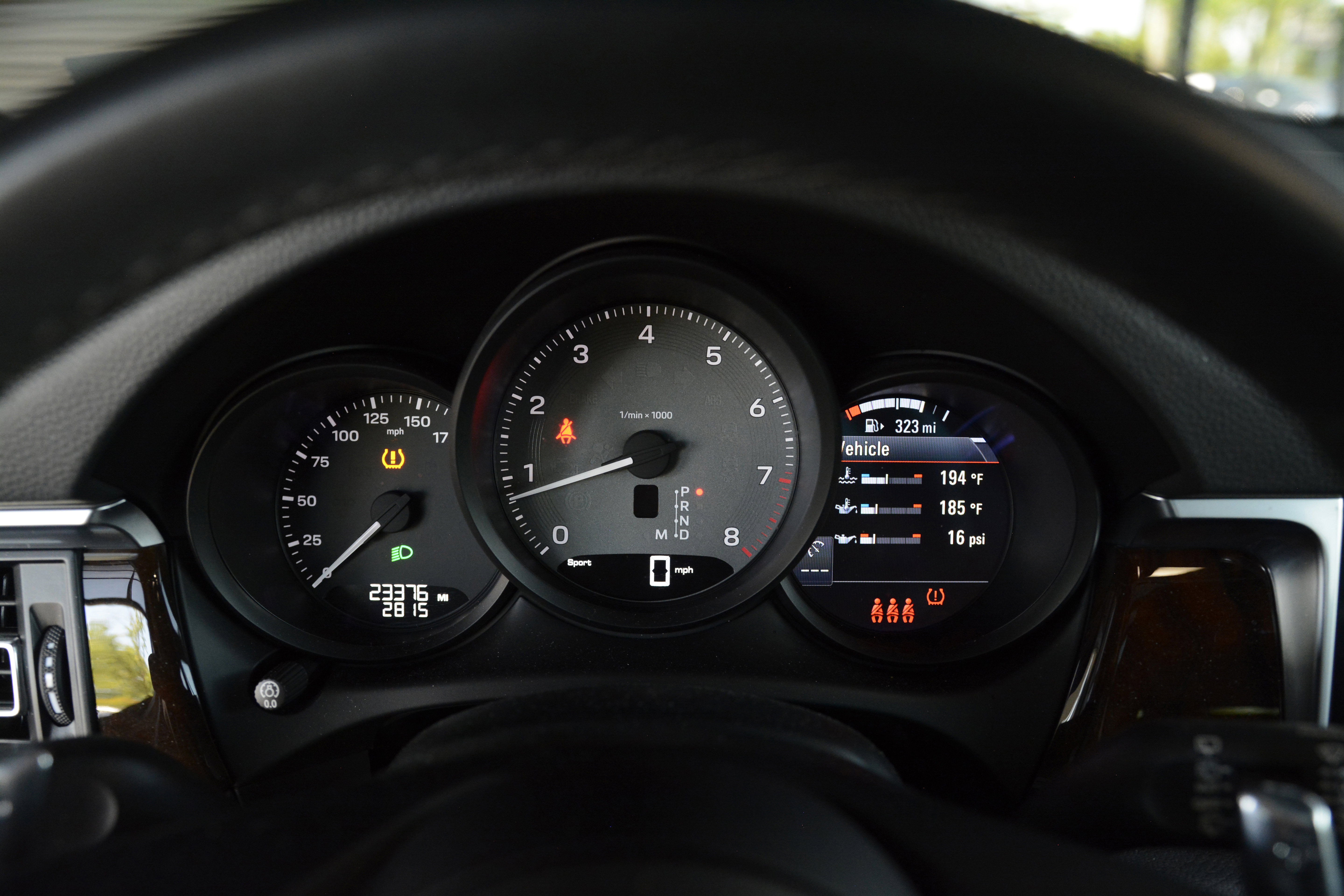 Certified 2022 Porsche Macan S AWD/4WD image 18