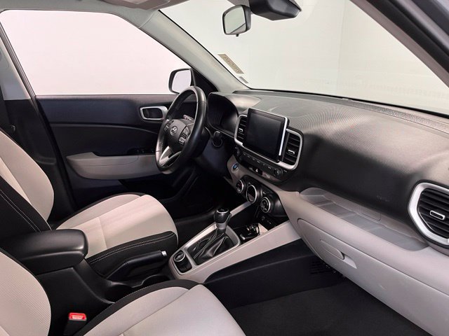 Used 2025 Hyundai Venue SEL FWD image 11