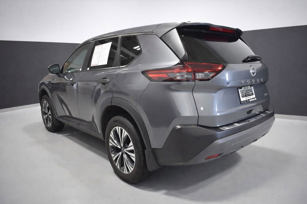 Used 2022 Nissan Rogue SV image 3