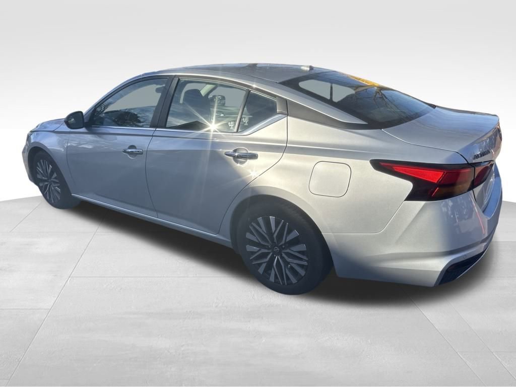 Used 2024 Nissan Altima 2.5 SV image 13