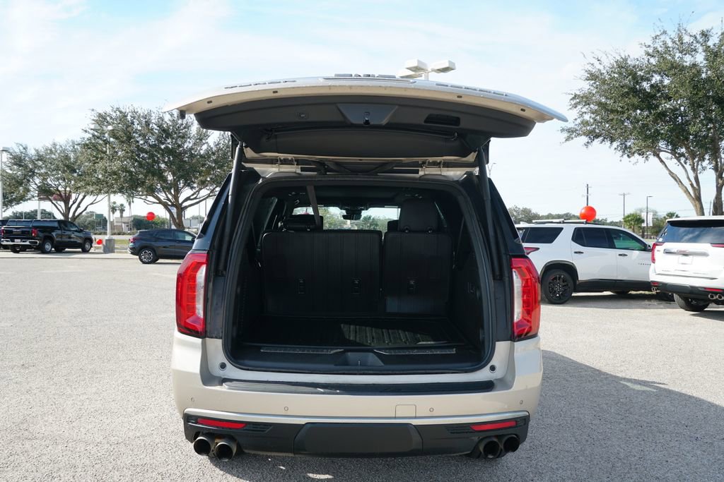 Used 2023 GMC Yukon XL Denali w/ Advanced Technology Package image 9