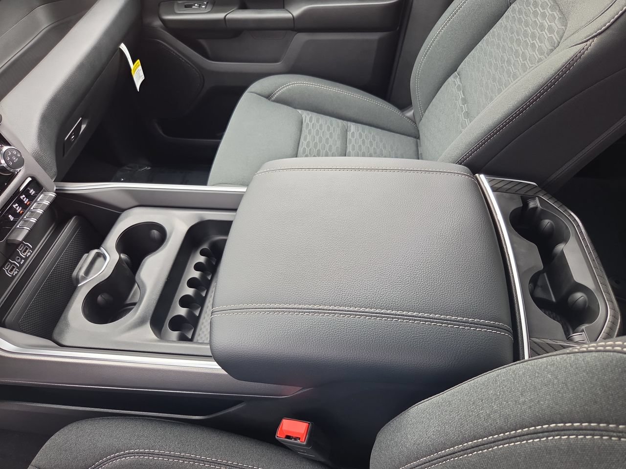 New 2026 RAM 1500 Express AWD/4WD image 32