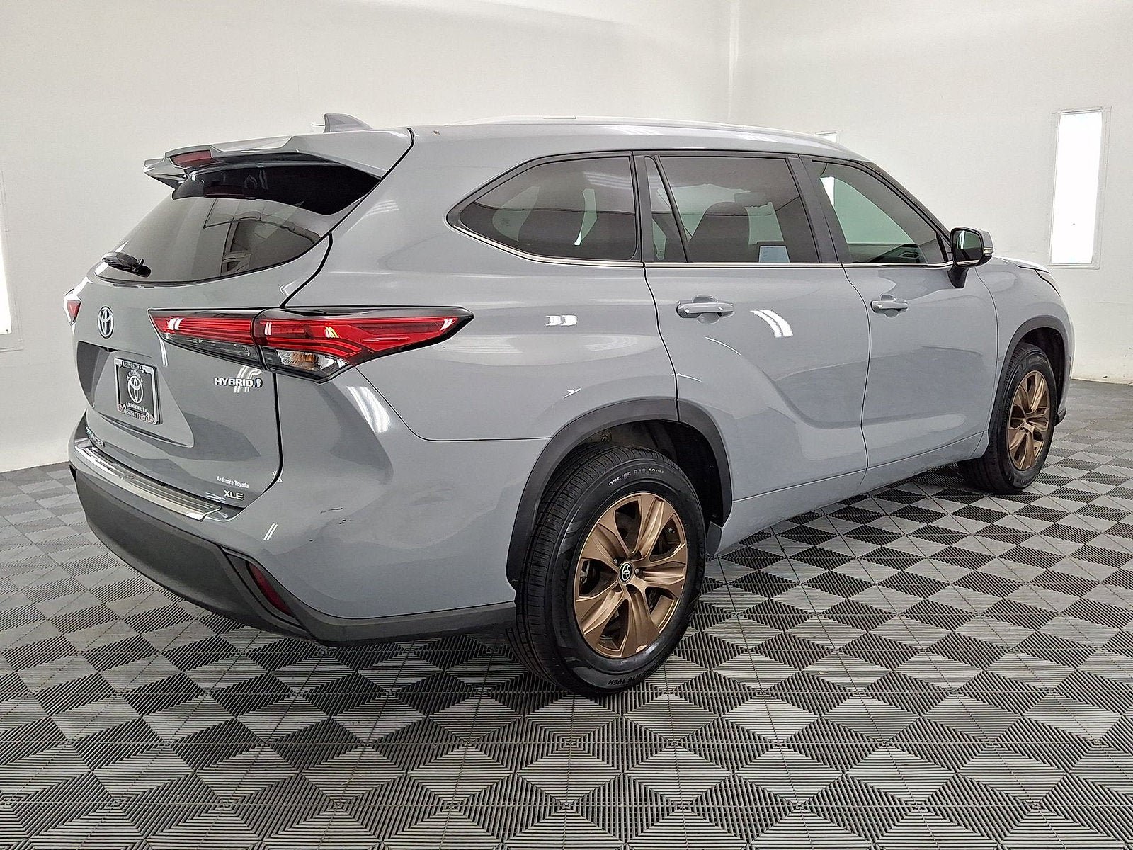 Used 2023 Toyota Highlander Bronze Edition FWD image 17