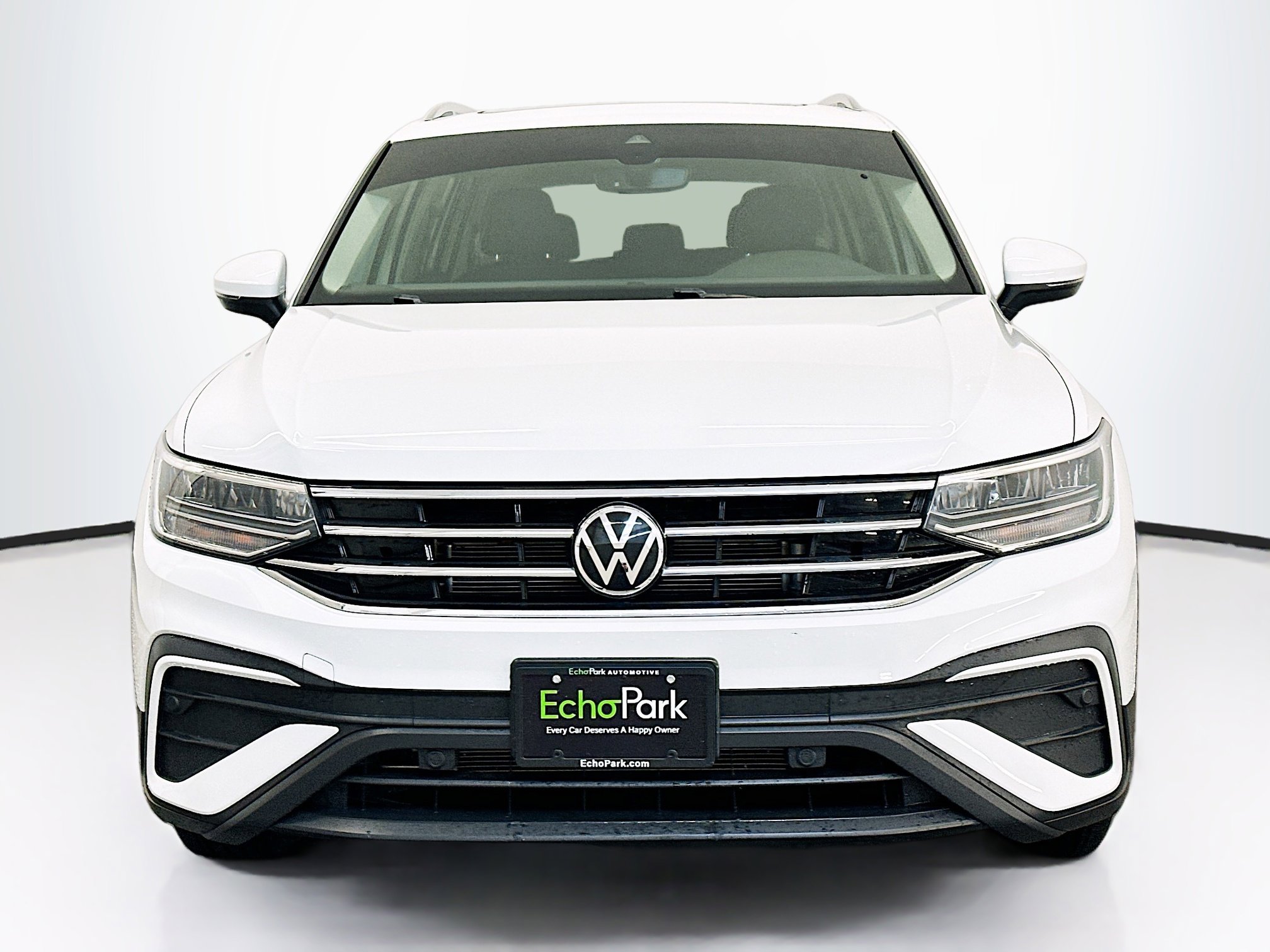 Used 2022 Volkswagen Tiguan SE image 2