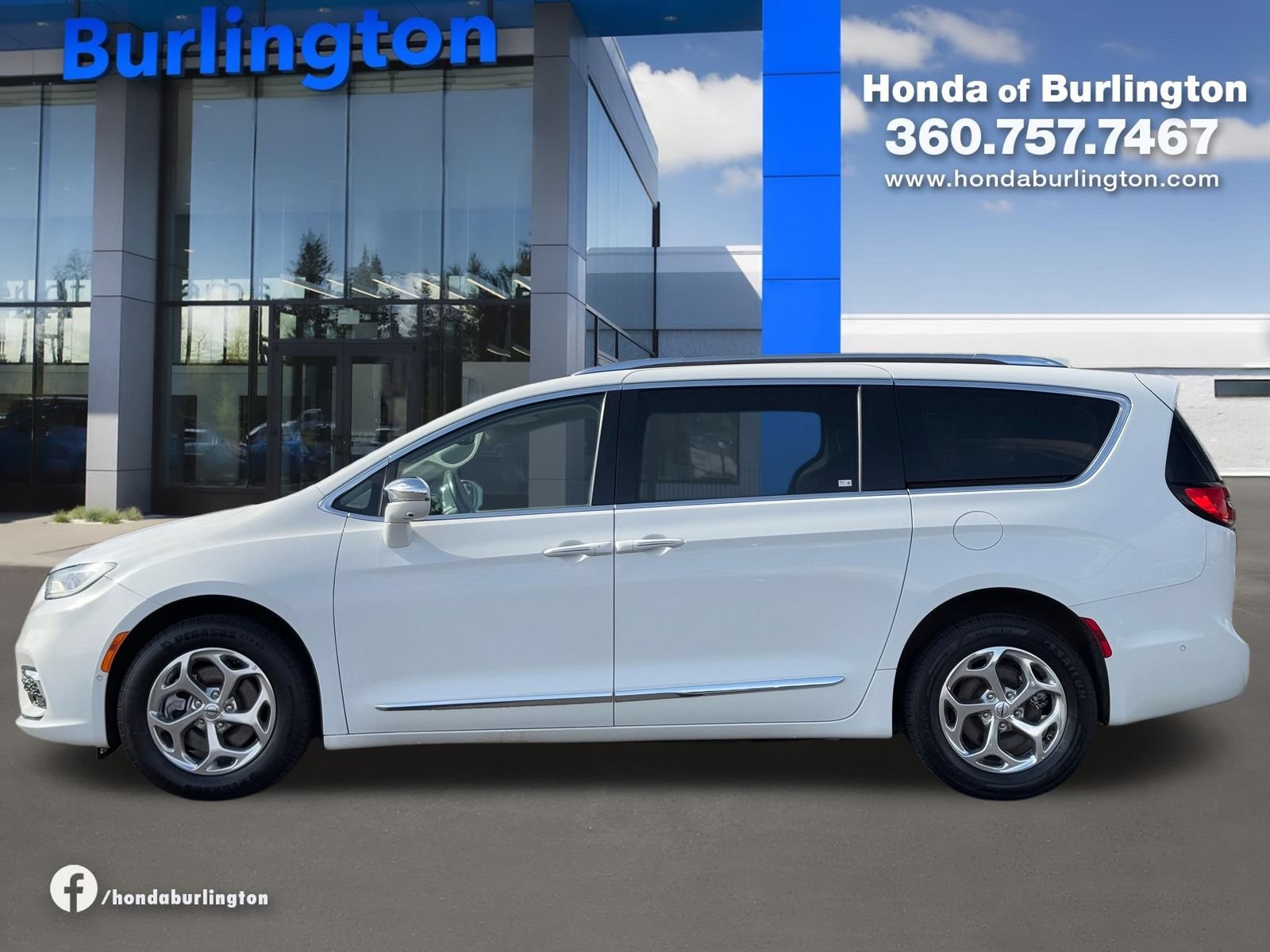 Used 2021 Chrysler Pacifica Limited w/ Premium & Safety Sphere Group AWD/4WD image 3