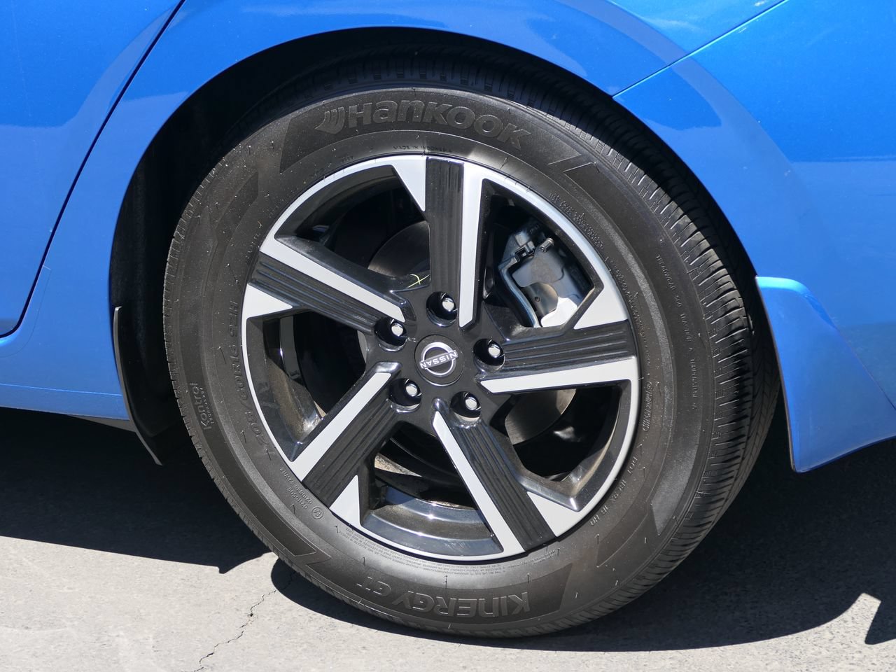 Used 2024 Nissan Sentra SV FWD image 9
