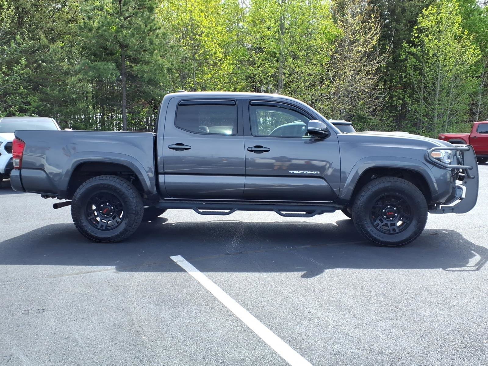 Used 2017 Toyota Tacoma TRD Sport w/ Premium & Technology Package image 7