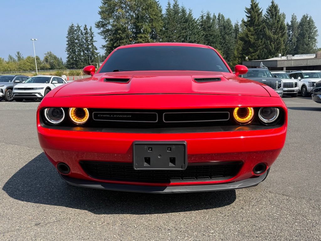 Used 2016 Dodge Challenger SXT RWD image 2