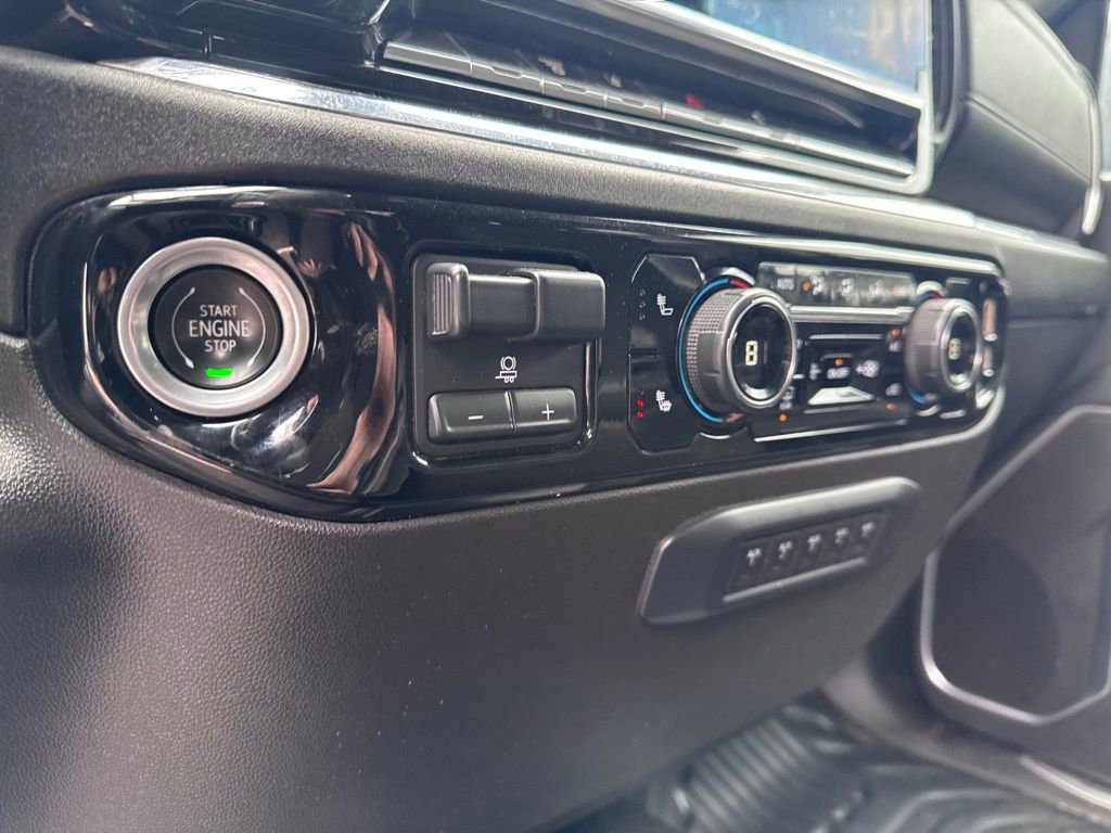 Used 2024 Chevrolet Silverado 2500 LT w/ Convenience Package image 24