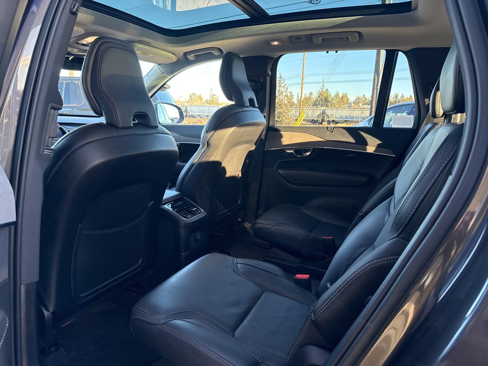 Used 2023 Volvo XC90 T8 Ultimate image 9