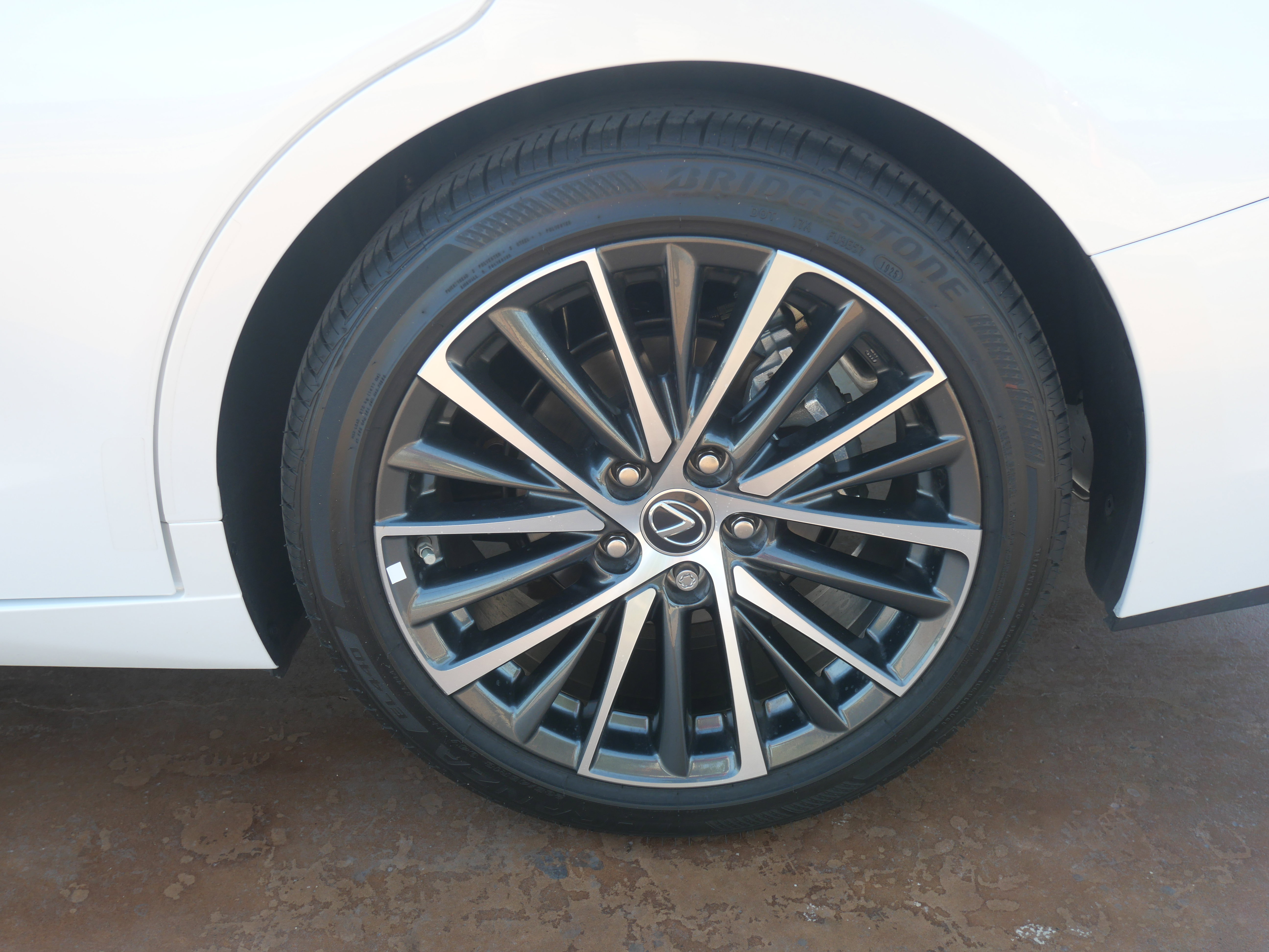 Used 2025 Lexus ES 350 w/ Premium Package image 7