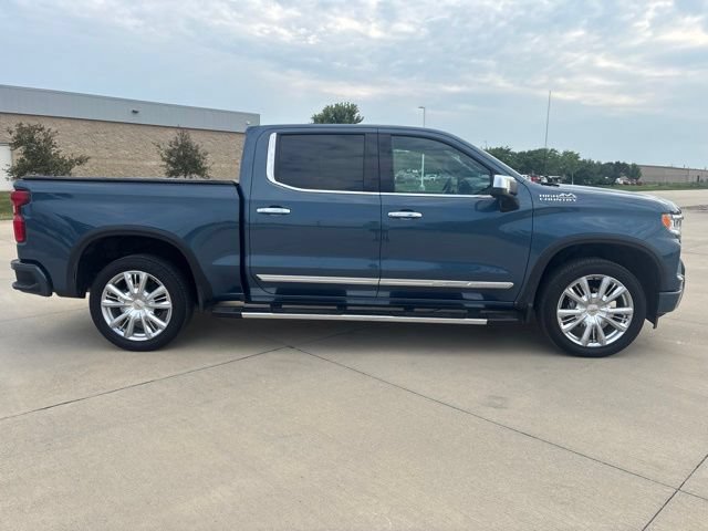 Used 2024 Chevrolet Silverado 1500 High Country w/ High Country Premium Package AWD/4WD image 40