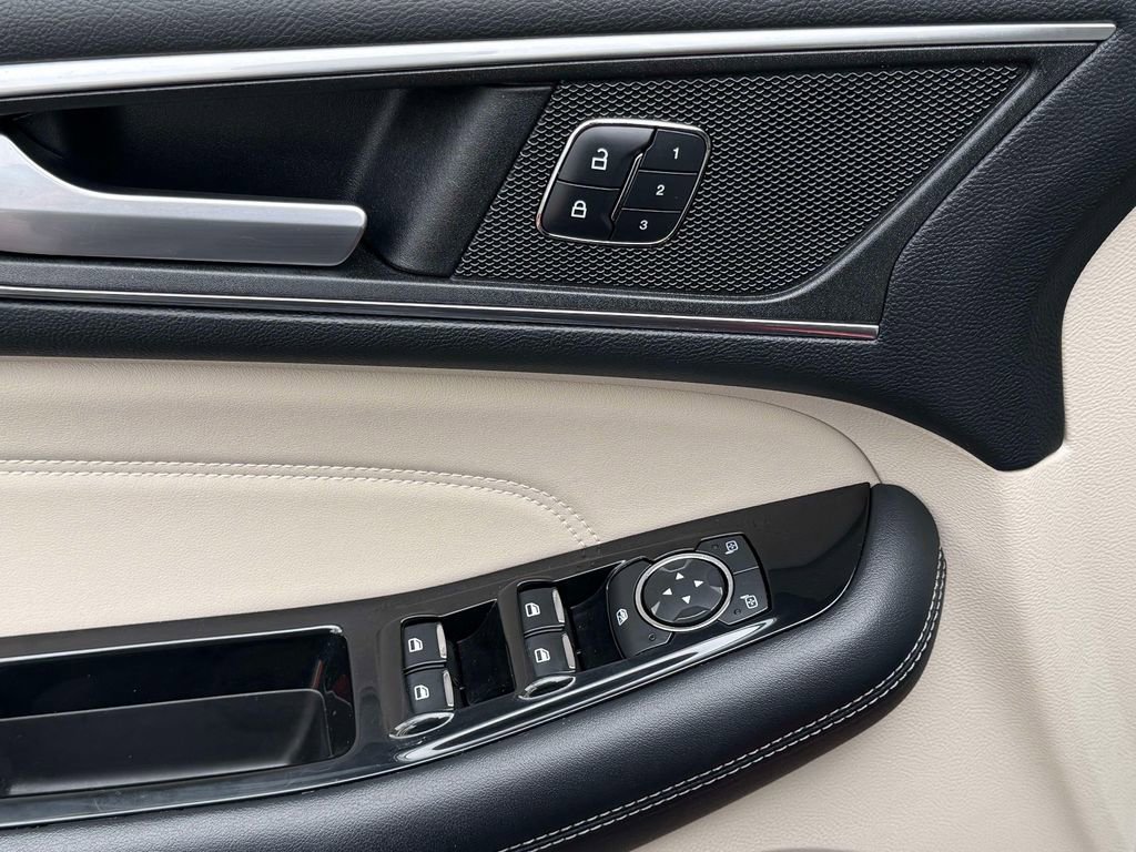 Used 2016 Ford Edge Titanium w/ Equipment Group 302A image 22