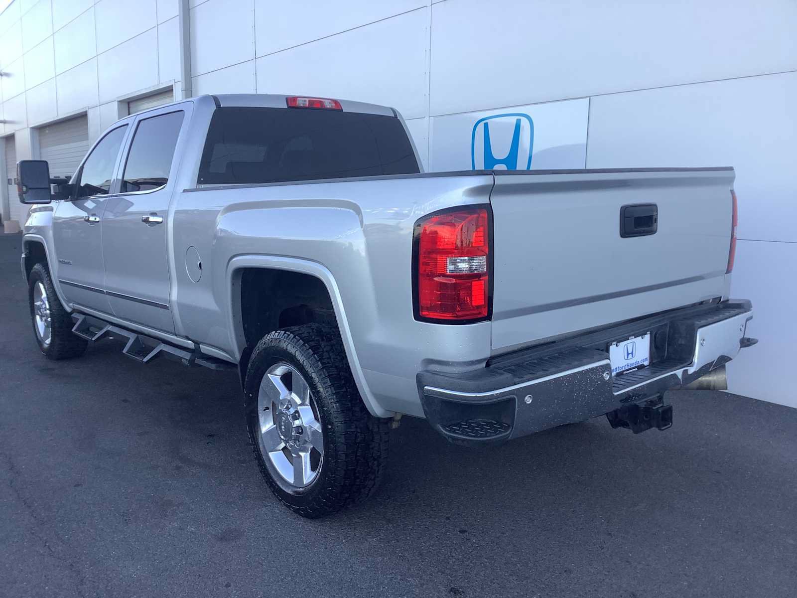 Used 2016 GMC Sierra 2500 SLT w/ Duramax Plus Package AWD/4WD image 4
