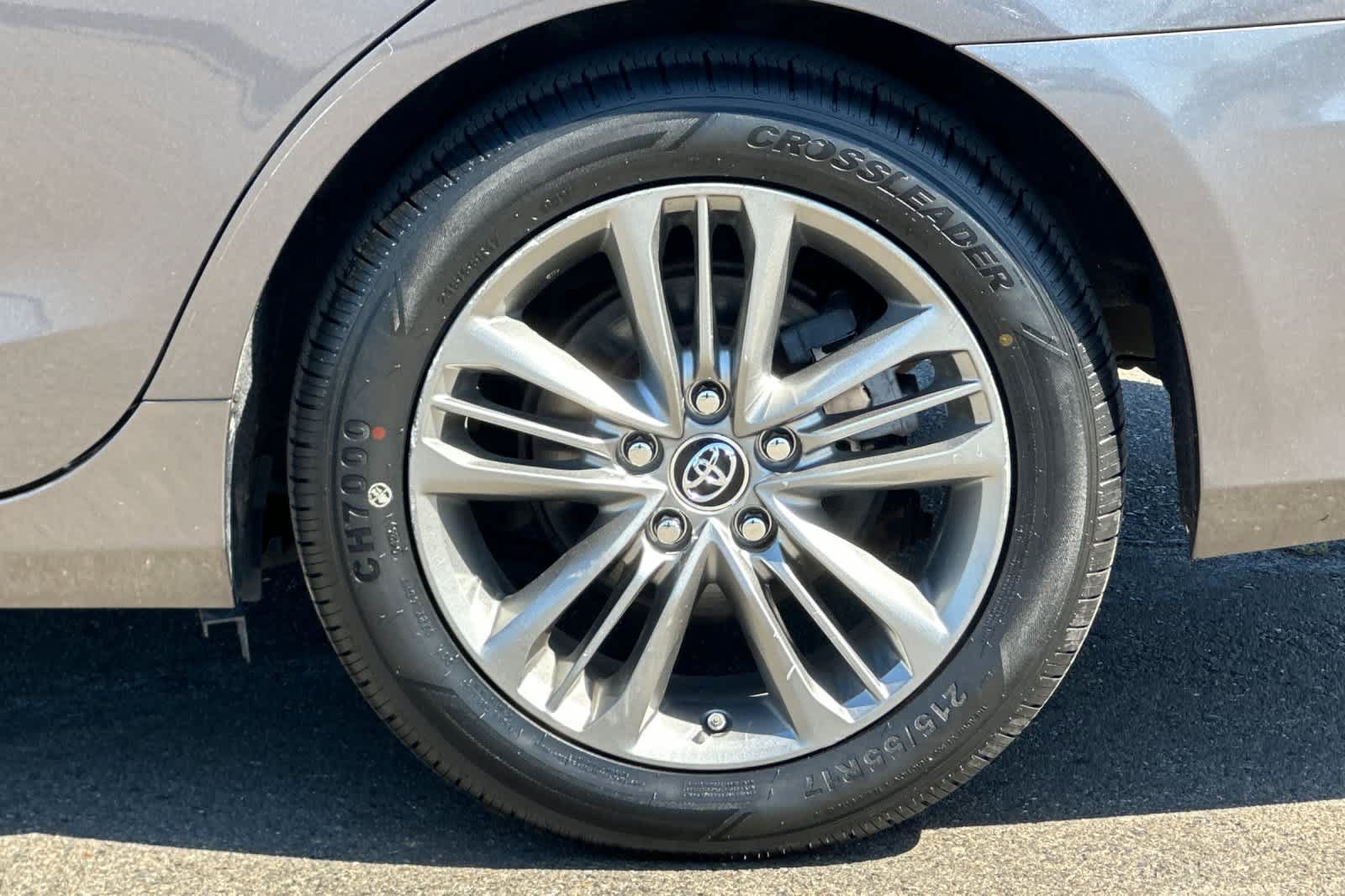 Used 2016 Toyota Camry LE FWD image 29