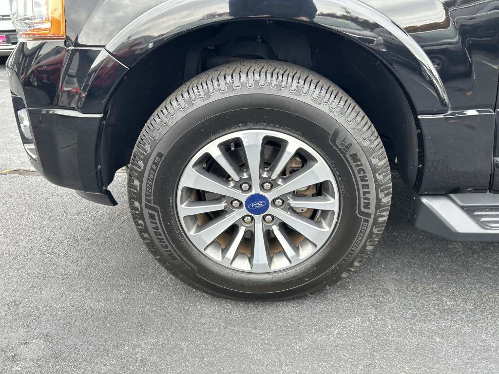 Used 2017 Ford Expedition EL XLT w/ Equipment Group 202A image 9