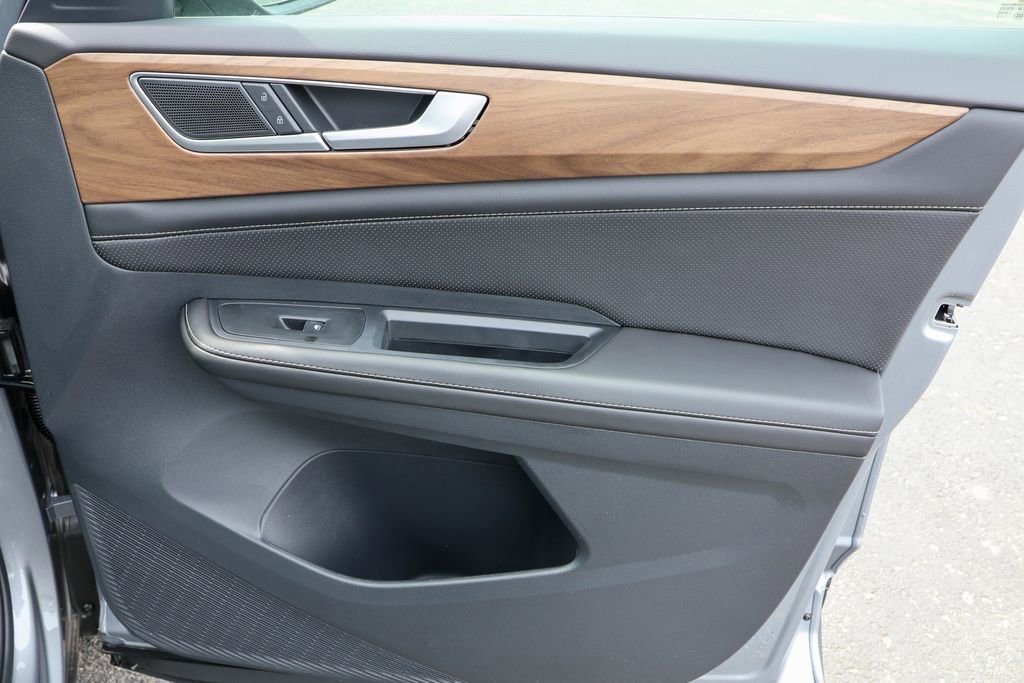 New 2025 Volkswagen Atlas SE image 43