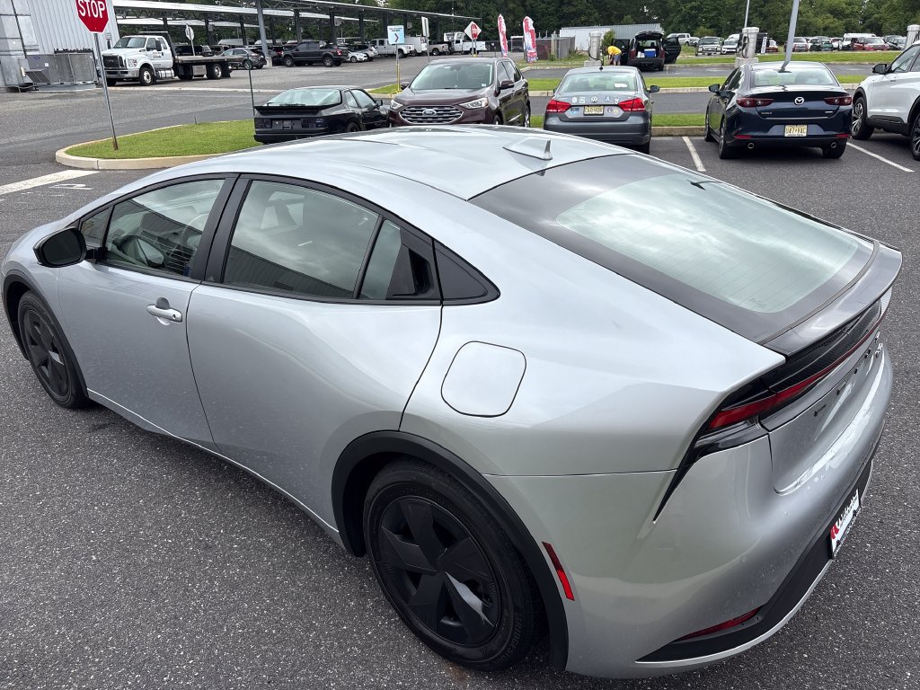 Used 2025 Toyota Prius LE FWD image 23