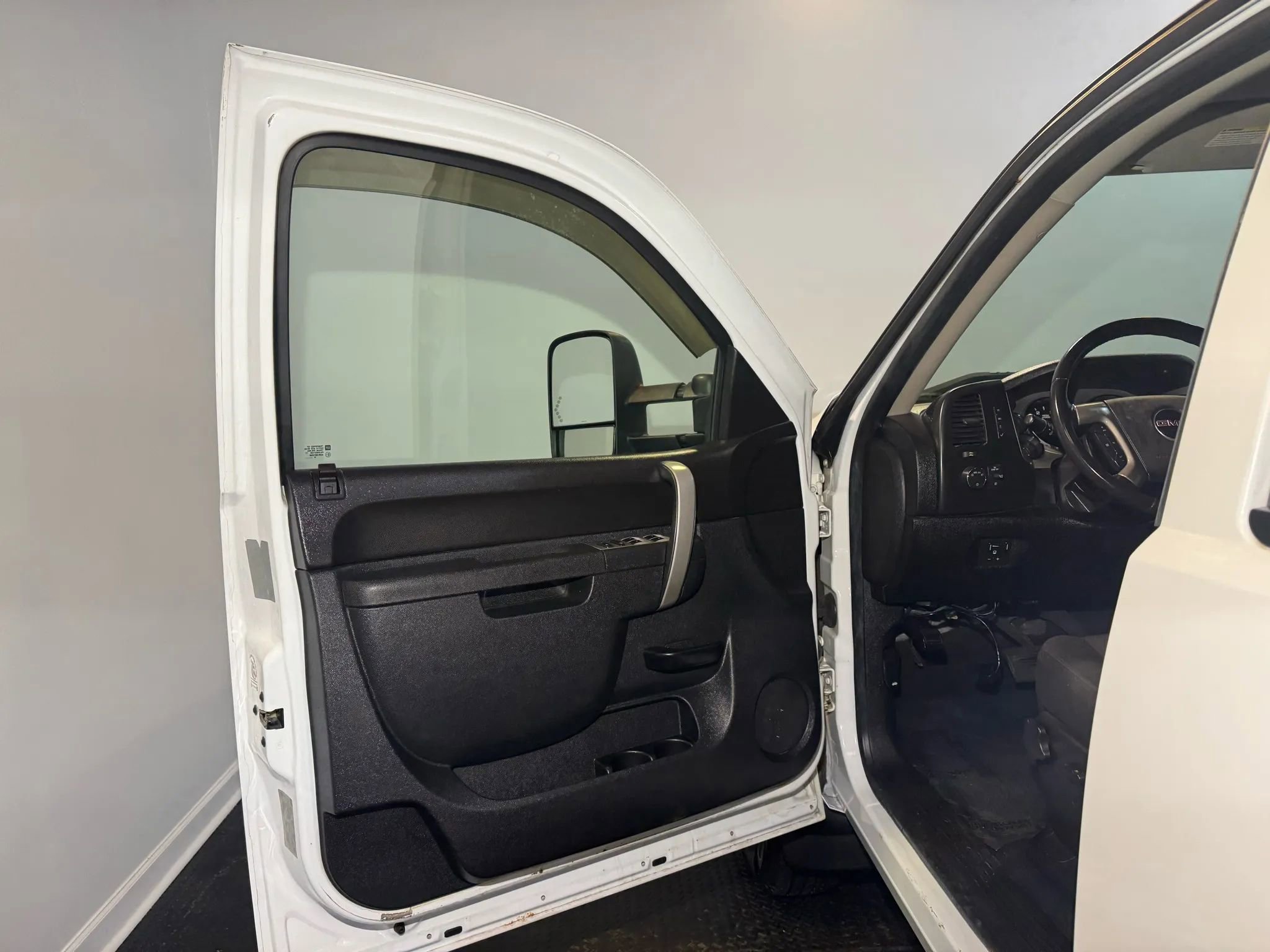 Used 2011 GMC Sierra 3500 SLE w/ SLE Preferred Package AWD/4WD image 7