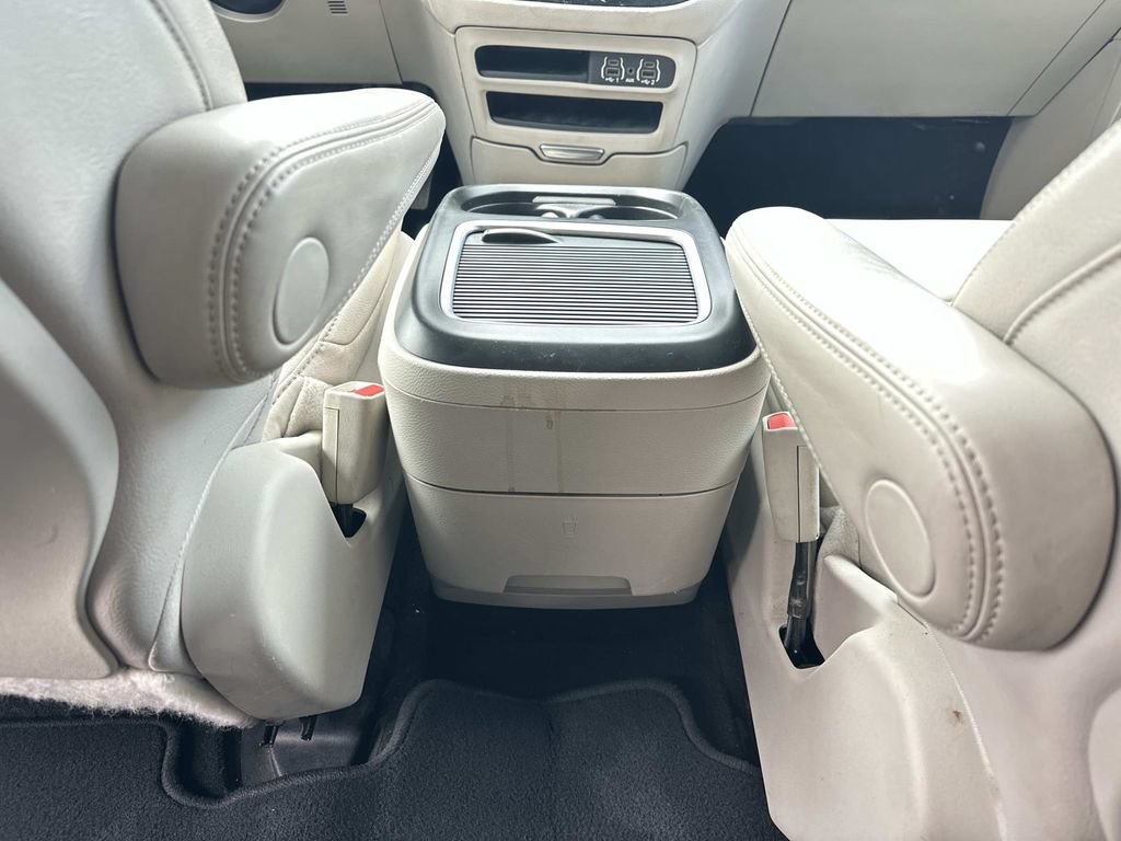 Used 2021 Chrysler Pacifica Touring-L FWD image 15