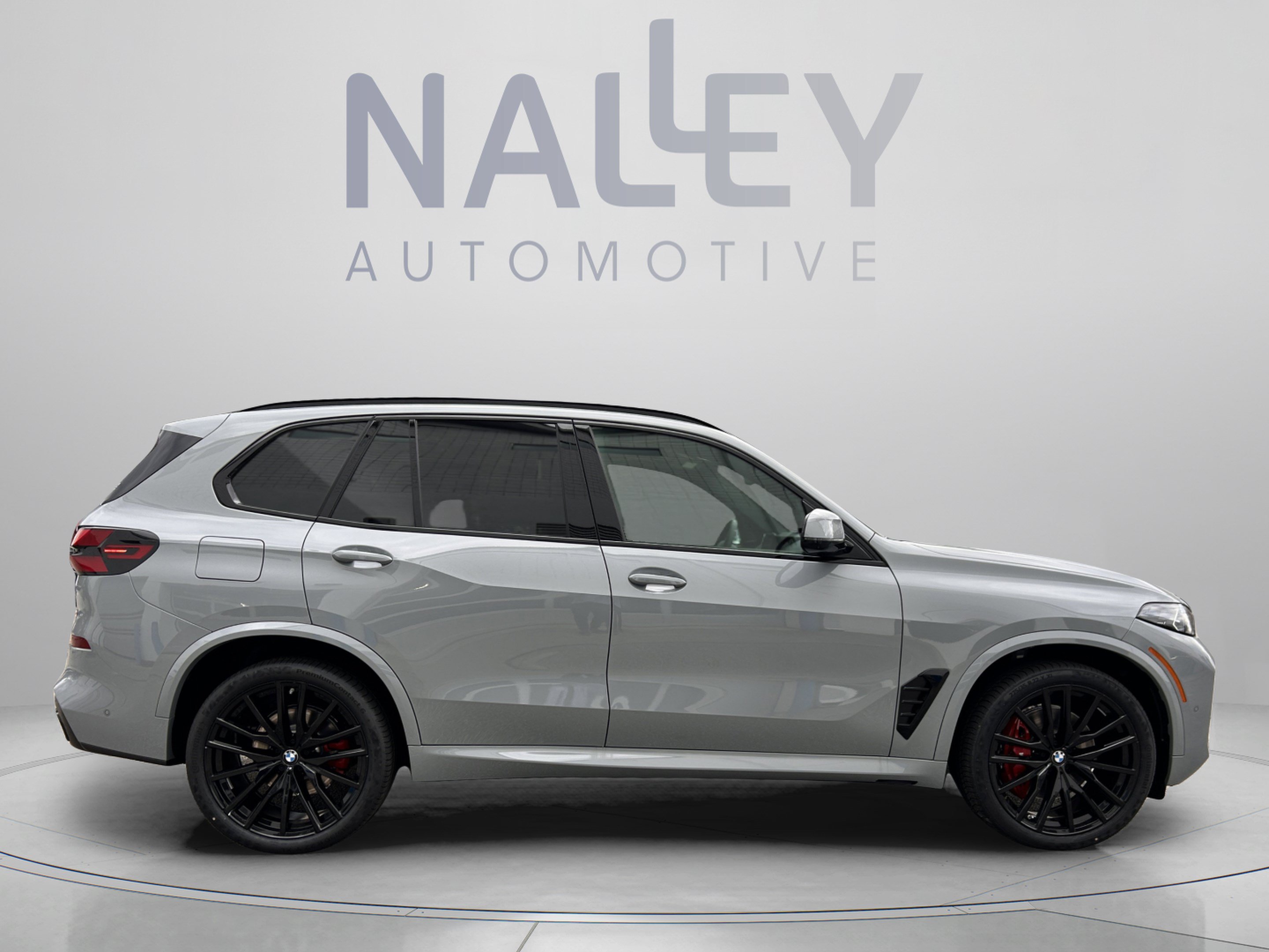 Used 2026 BMW X5 xDrive40i w/ M Sport Package AWD/4WD image 4