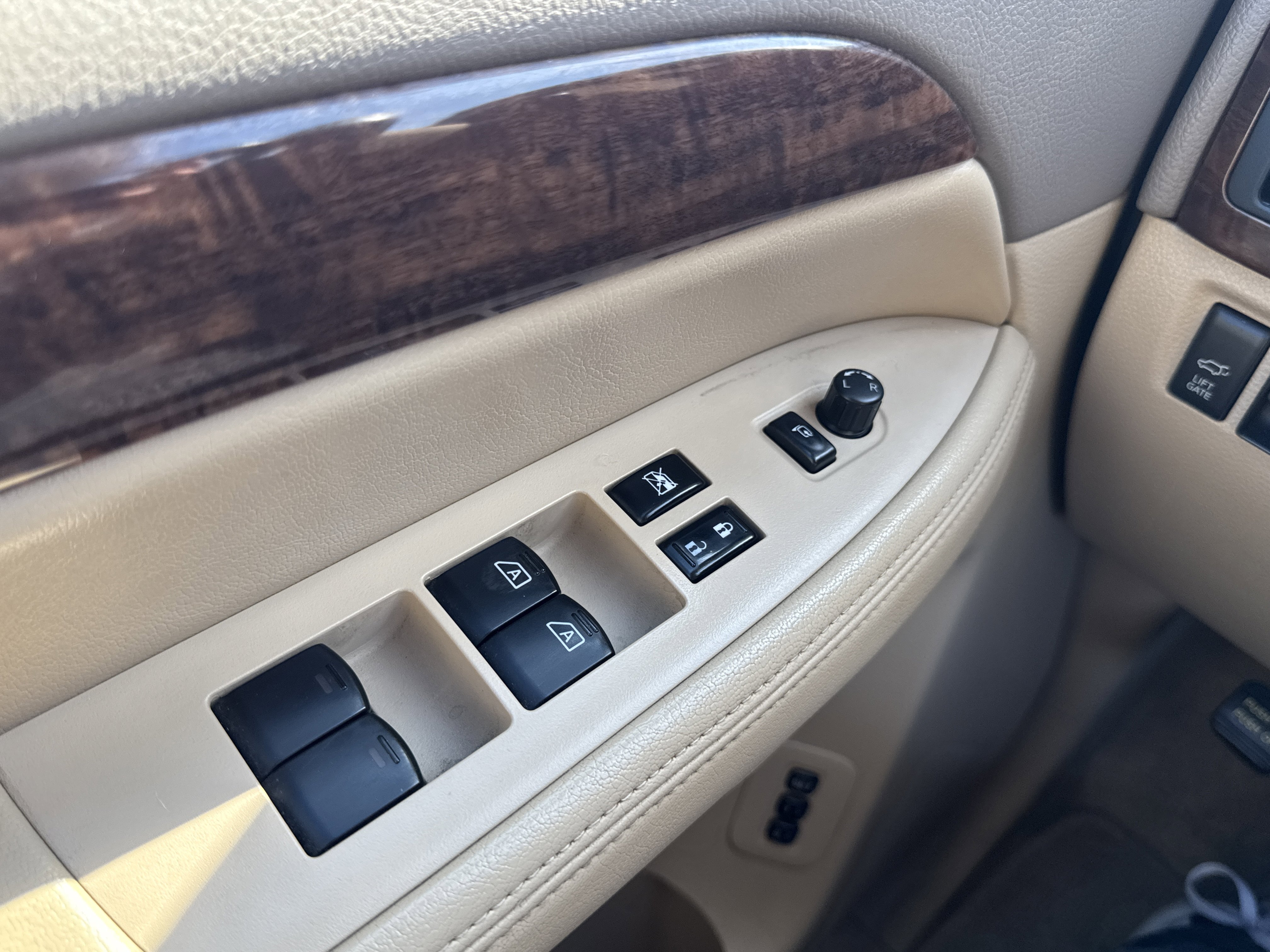 Used 2013 Nissan Armada Platinum image 19