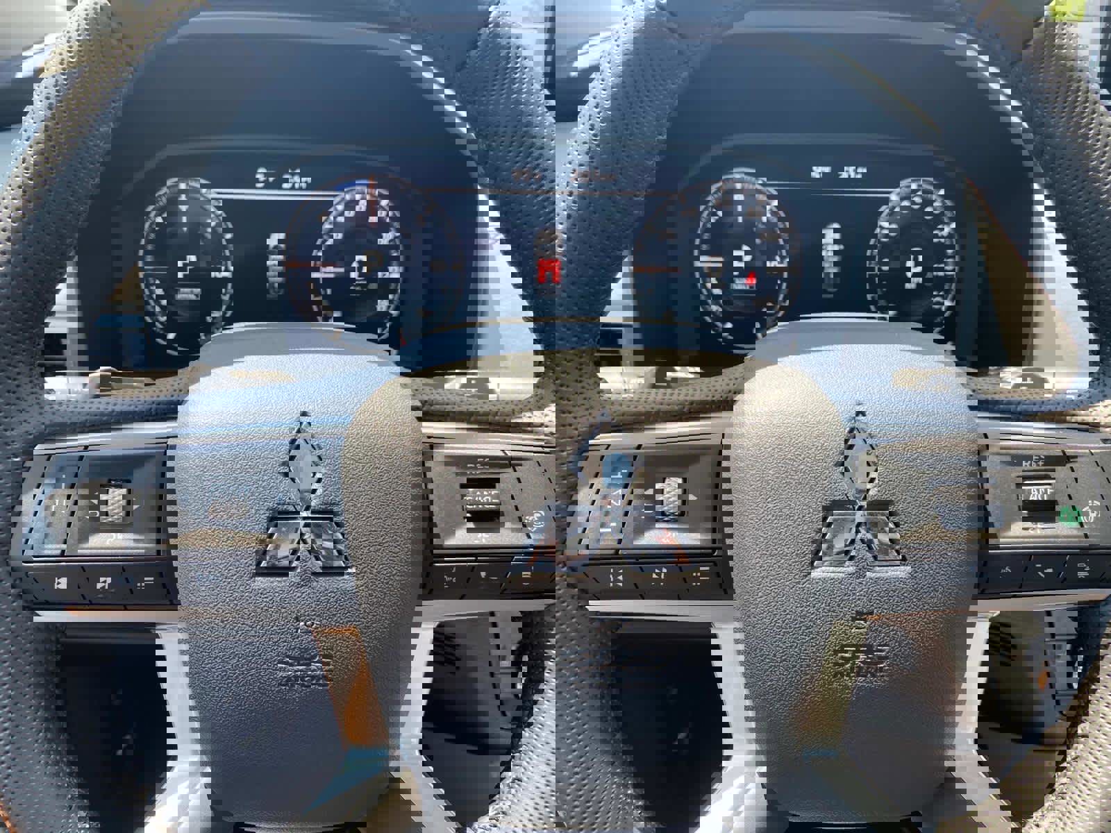 New 2025 Mitsubishi Outlander SEL image 15