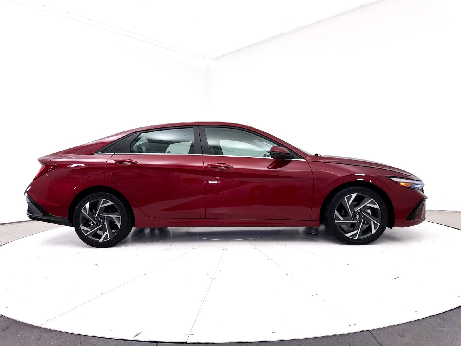 Used 2024 Hyundai Elantra Limited FWD image 43