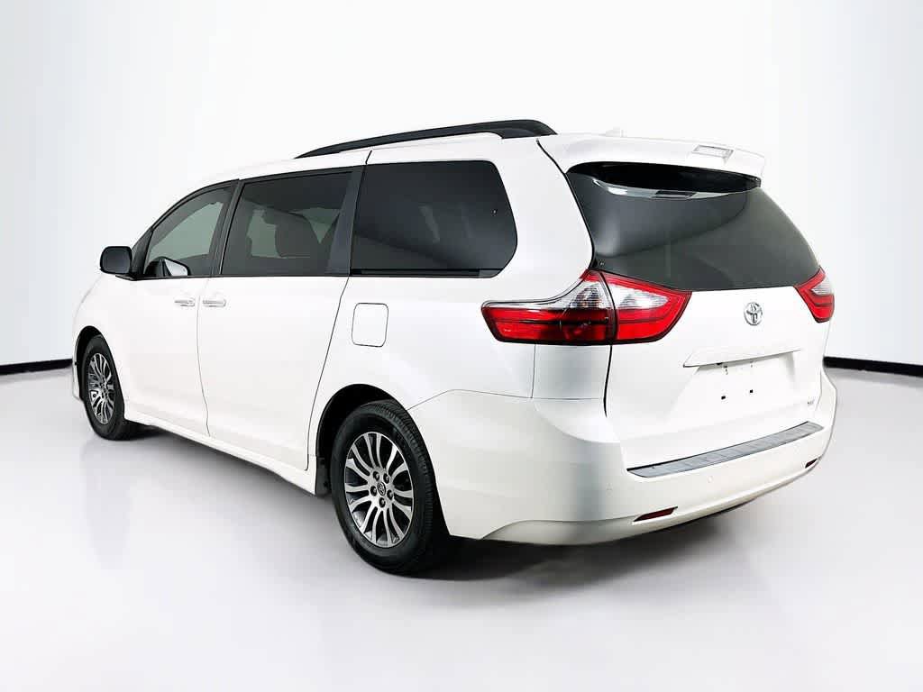 Used 2020 Toyota Sienna XLE w/ XLE Navigation Package FWD image 4