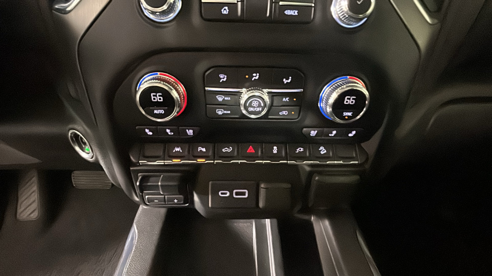 Used 2022 GMC Sierra 1500 Denali w/ Driver Alert Package II AWD/4WD image 26