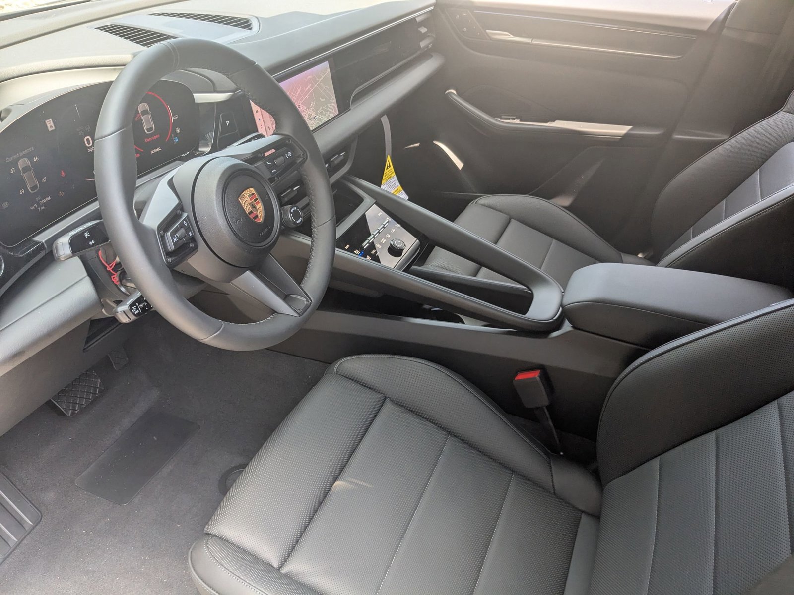 Certified 2025 Porsche Macan 4 Electric AWD/4WD image 4