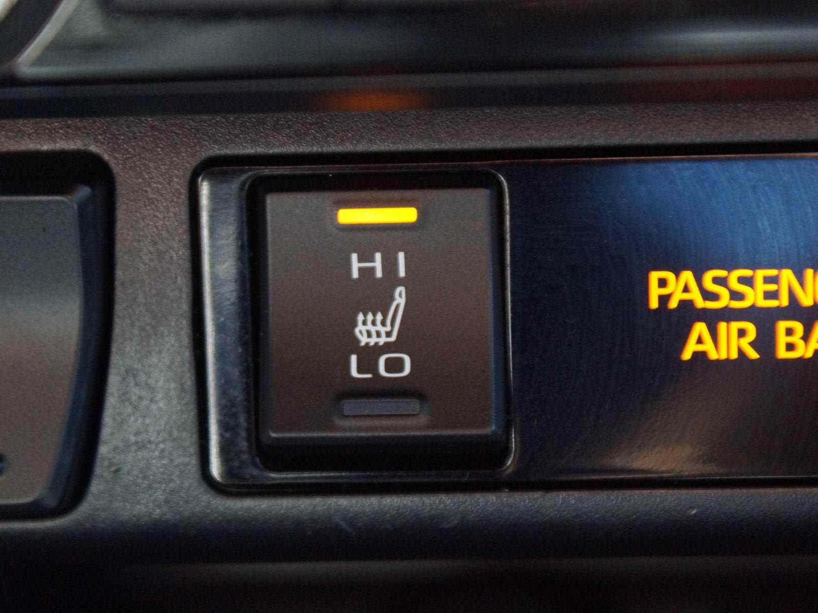 Used 2019 Toyota RAV4 XLE w/ Convenience Package FWD image 8