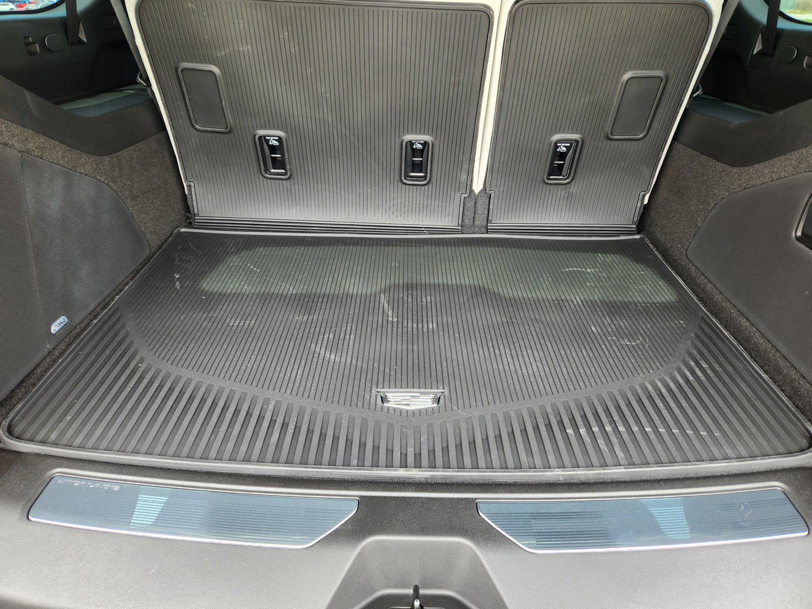 New 2026 Cadillac Escalade ESV Platinum Sport w/ LPO, ONYX Package image 25