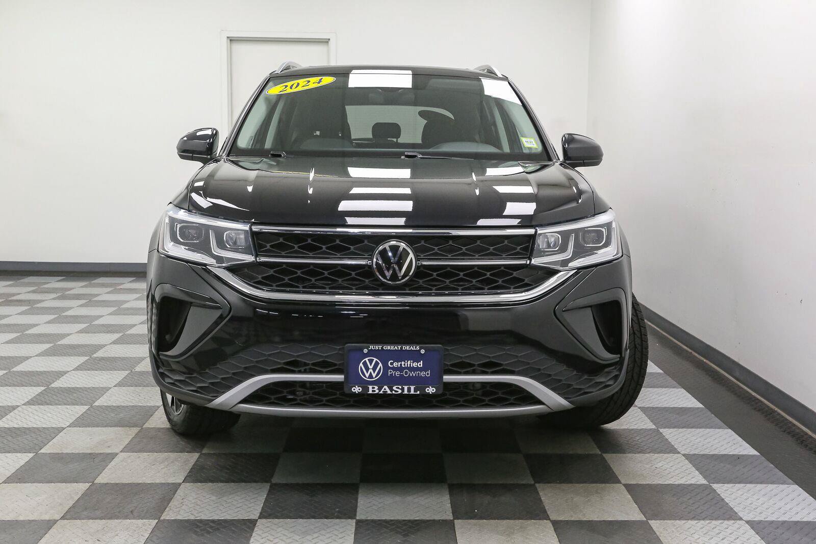 Certified 2024 Volkswagen Taos SEL AWD/4WD image 4