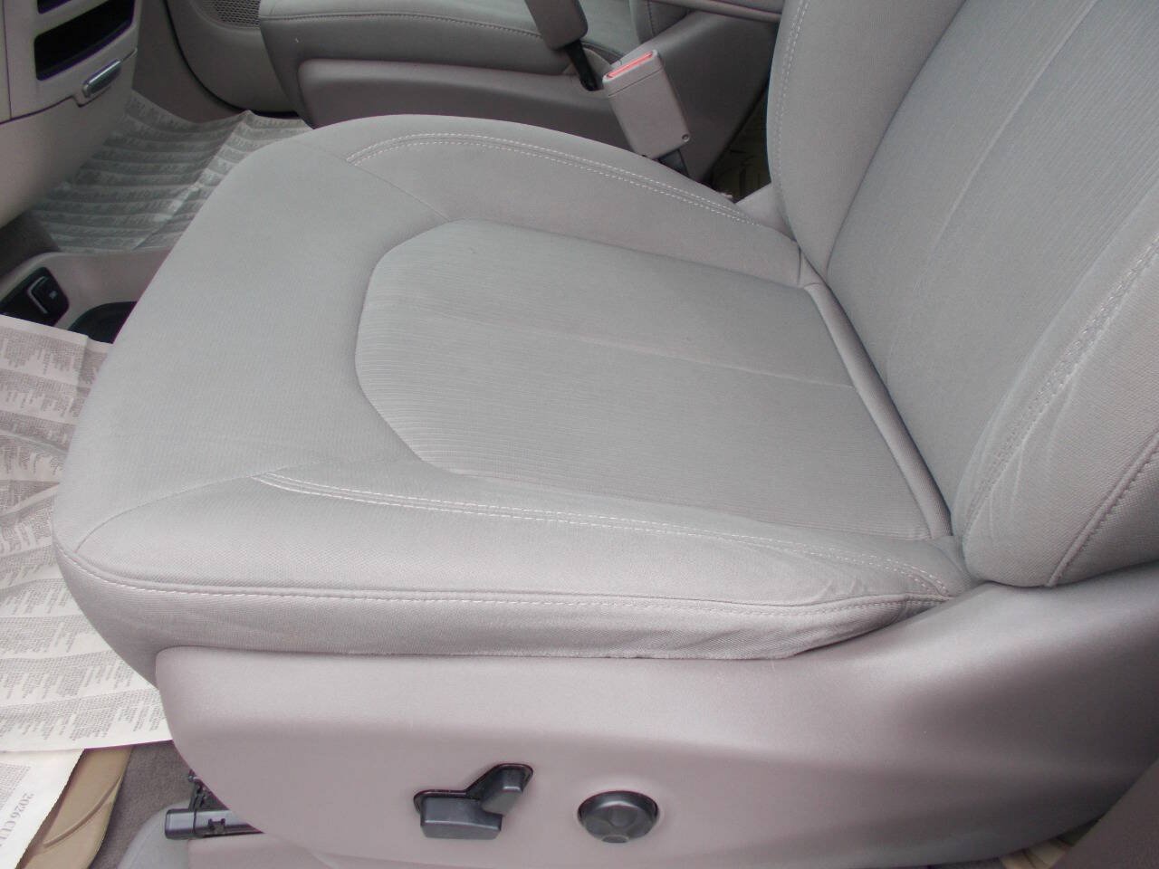 Used 2017 Chrysler Pacifica Touring FWD image 12