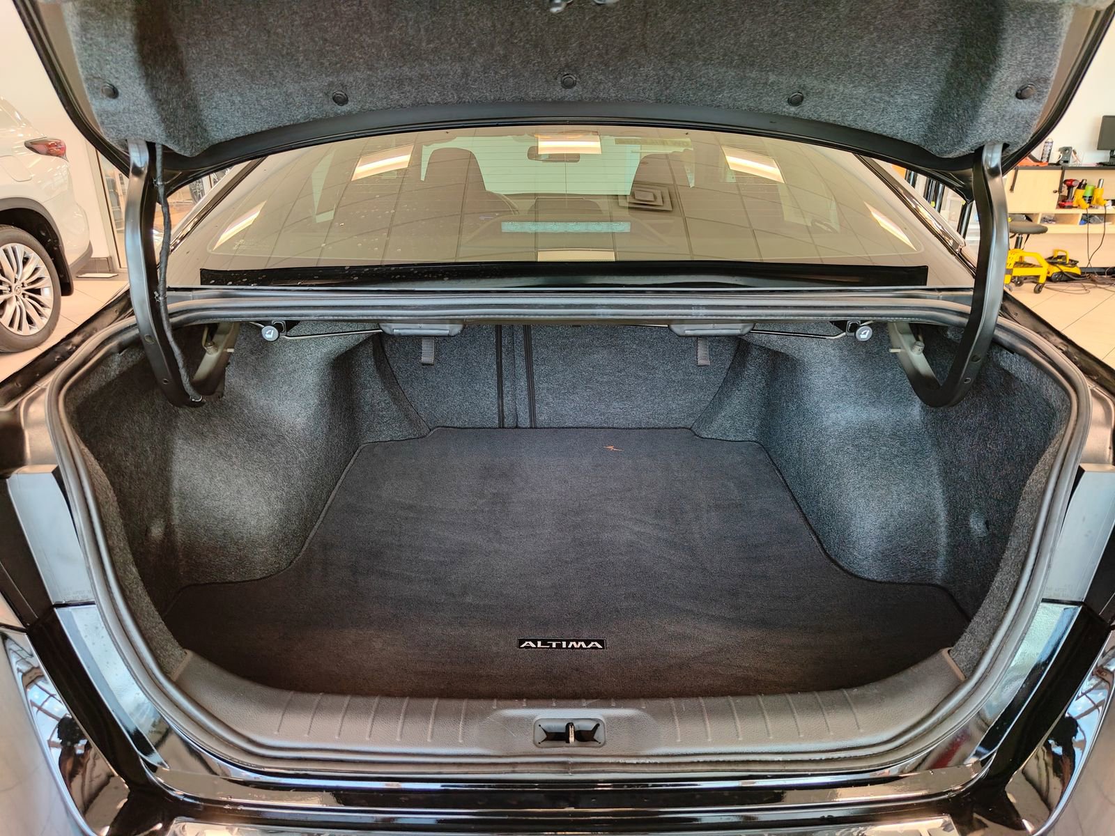 Used 2022 Nissan Altima 2.5 SV w/ SV Premium Package image 16