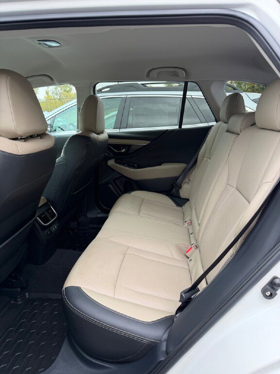 Used 2021 Subaru Outback Limited image 13
