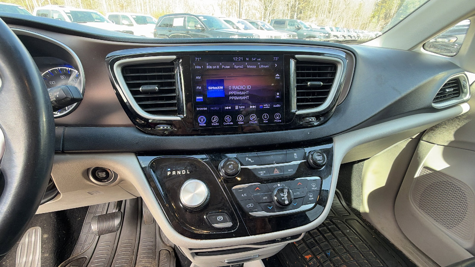 Used 2017 Chrysler Pacifica Touring-L image 26