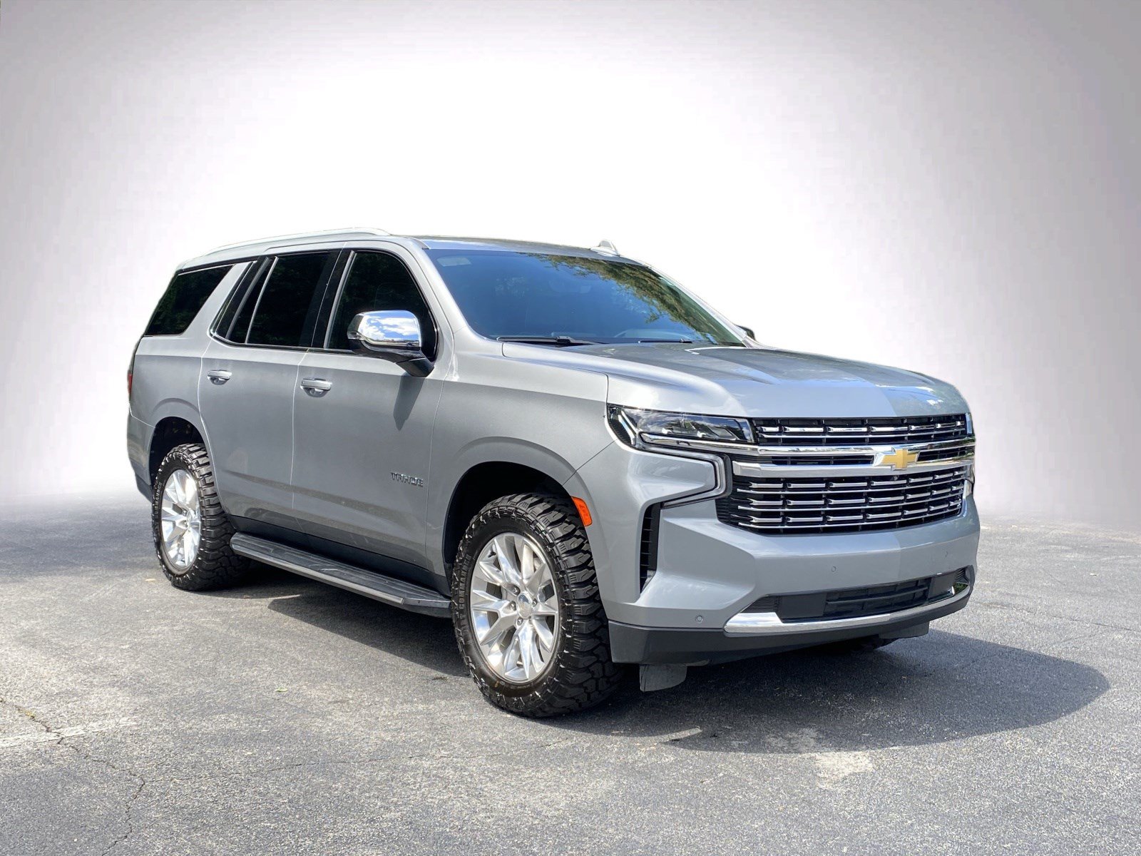 Used 2023 Chevrolet Tahoe Premier AWD/4WD image 2