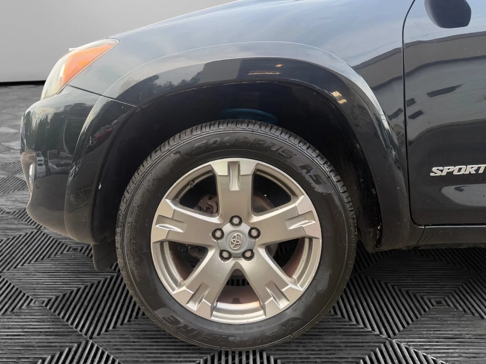 Used 2011 Toyota RAV4 Sport w/ Sport Extra Value Pkg AWD/4WD image 9